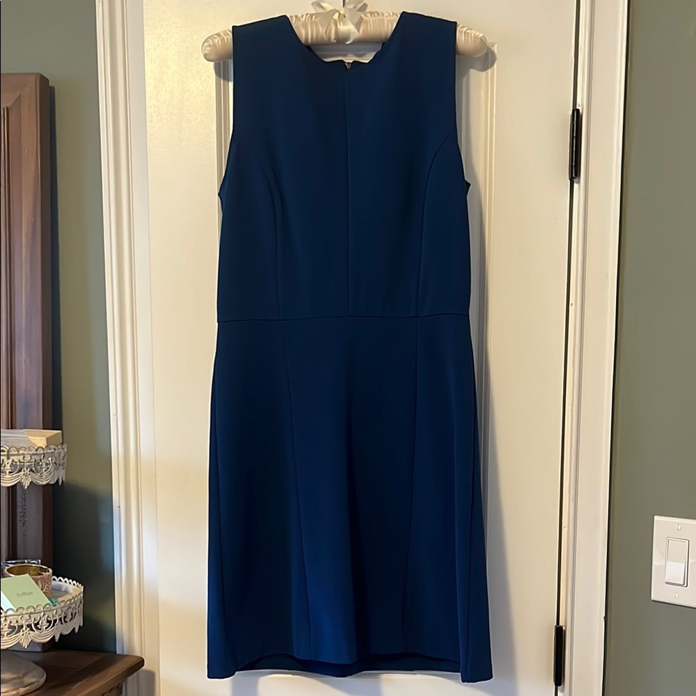 The Limites Midi Dress with Crew Neck